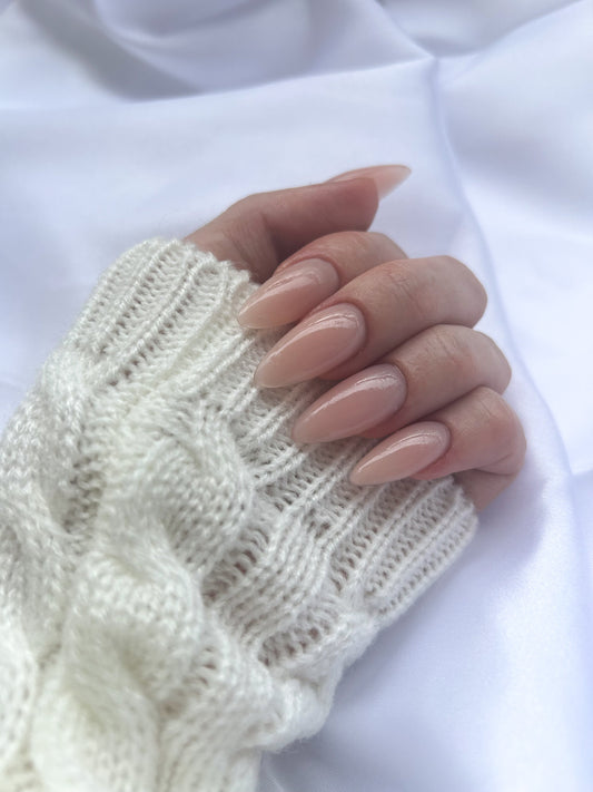 Nagelexperten nude rosa almond gelenaglar