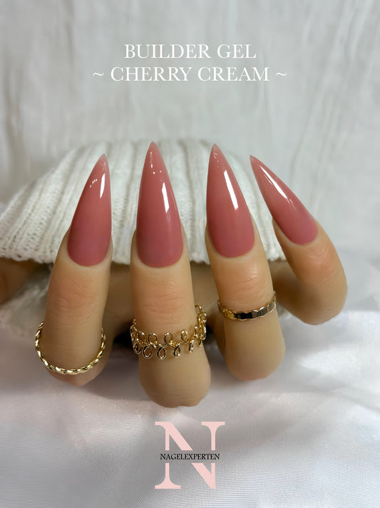 Naglar målade med brun builder gel i färgen Cherry cream med hög viskositet