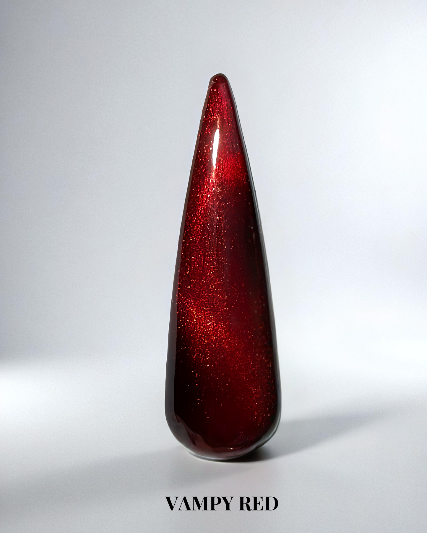 Rött cat eye gellack i färgen Vampy red för naglar