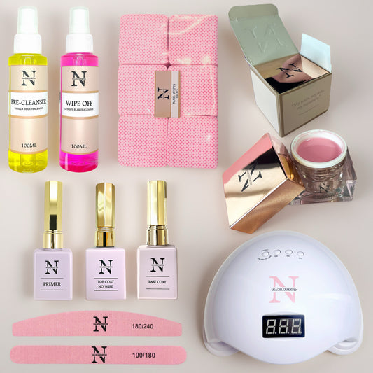 Stort nagelkit innehållande builder gel, uv lampa och nageltillbehör för nagelförlängning.