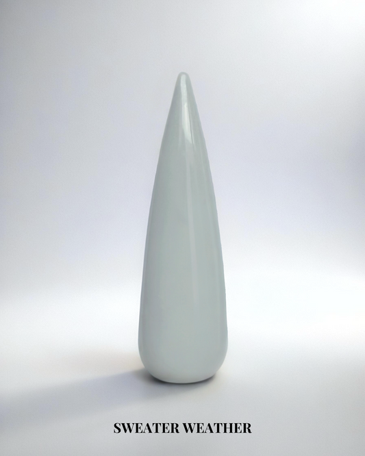 Grått heltäckande gellack i färgen Sweater weather för naglar